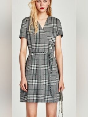NWT. Zara Trafaluc Checkered Green Wrap V-neck Dress. Size M.